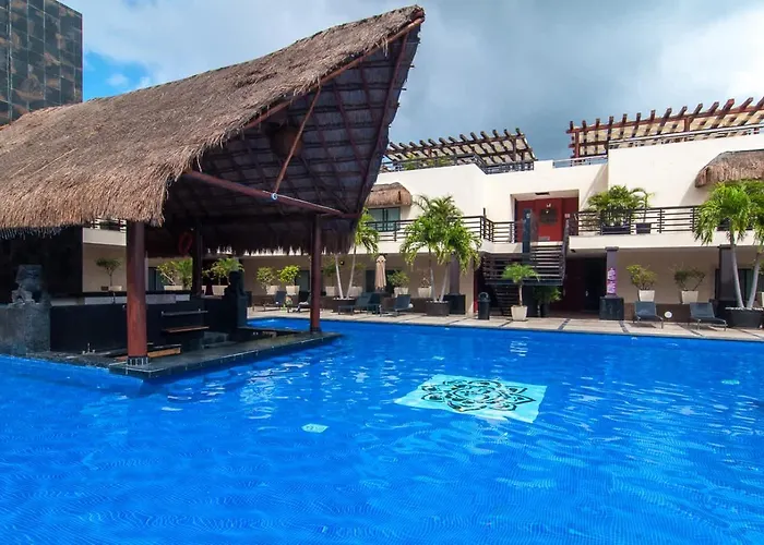 Beachfront Complex Private Patio & Shared Pool *